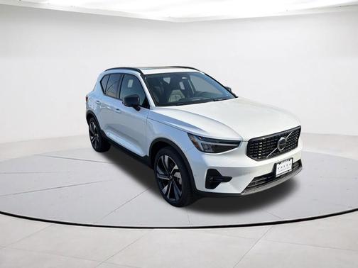 Crystal White Pearl 2025 Volvo XC40 B5 Plus Dark Theme