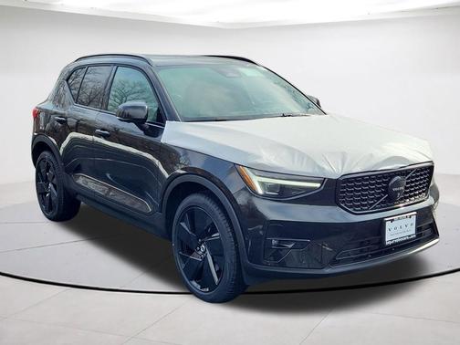 Ultra Black 2026 Volvo XC40 B5 Ultra Black Edition