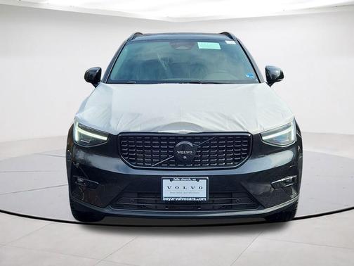 Ultra Black 2026 Volvo XC40 B5 Ultra Black Edition