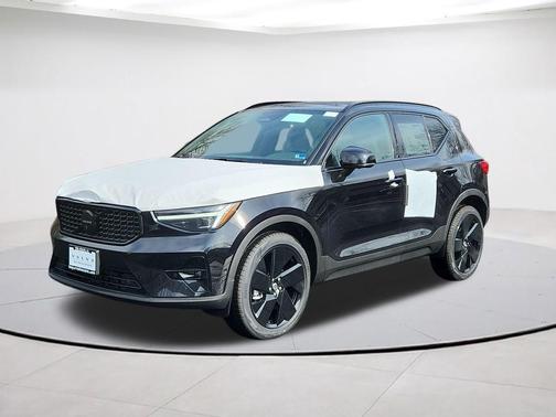 Ultra Black 2026 Volvo XC40 B5 Ultra Black Edition