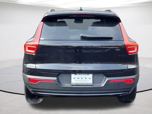 Ultra Black 2026 Volvo XC40 B5 Ultra Black Edition