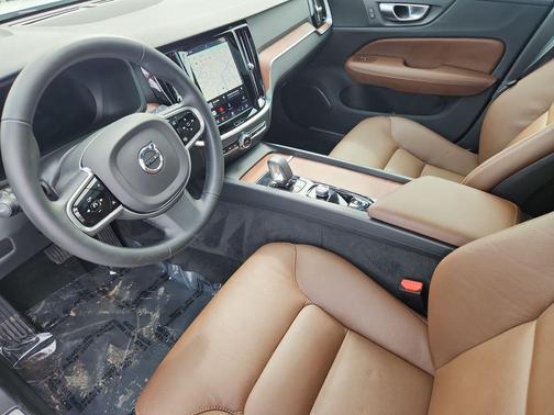 Crystal White Pearl 2025 Volvo V60 Cross Country B5 Plus