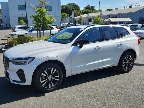 2025 Volvo XC60 B5 Core