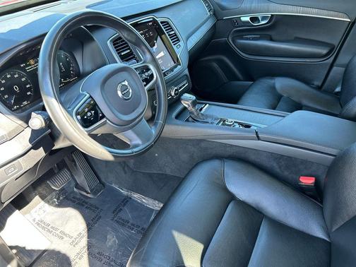 Denim Blue Metallic 2020 Volvo XC90 T6 Momentum 7 Passenger