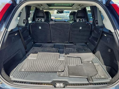 2023 Volvo XC90 Recharge Plug-In Hybrid T8 Plus Dark Theme 7 Passenger