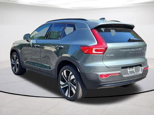 Forest Green 2026 Volvo XC40 B5 Ultra