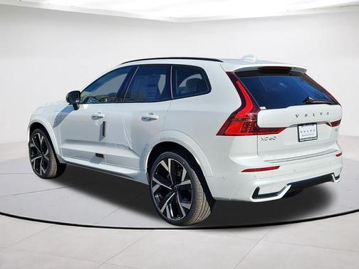 Crystal White 2026 Volvo XC60 Plug-In Hybrid T8 Ultra