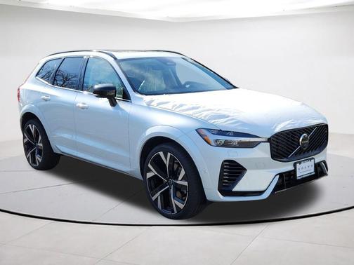 Crystal White 2026 Volvo XC60 Plug-In Hybrid T8 Ultra