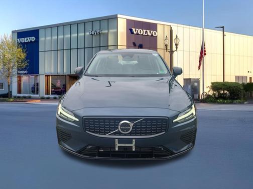 2024 Volvo S60 Recharge Plug-In Hybrid T8 Plus Dark
