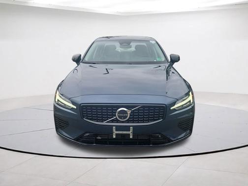 2024 Volvo S60 Recharge Plug-In Hybrid T8 Plus Dark