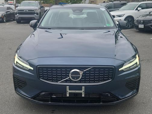 2024 Volvo S60 Recharge Plug-In Hybrid T8 Plus Dark