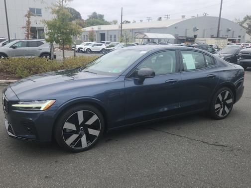 2024 Volvo S60 Recharge Plug-In Hybrid T8 Plus Dark