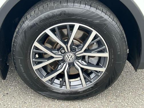 Pure White 2020 Volkswagen Tiguan 2.0T SE