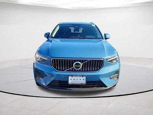 2025 Volvo XC40 Core