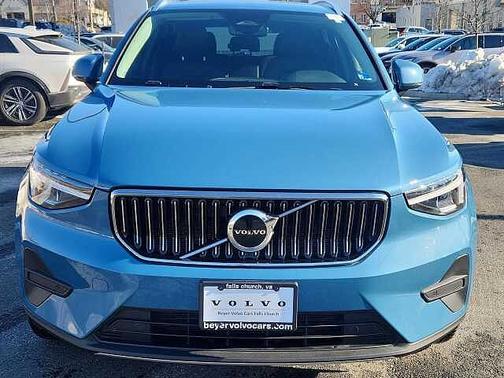 2025 Volvo XC40 Core