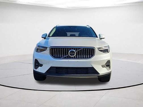2025 Volvo XC40 Plus