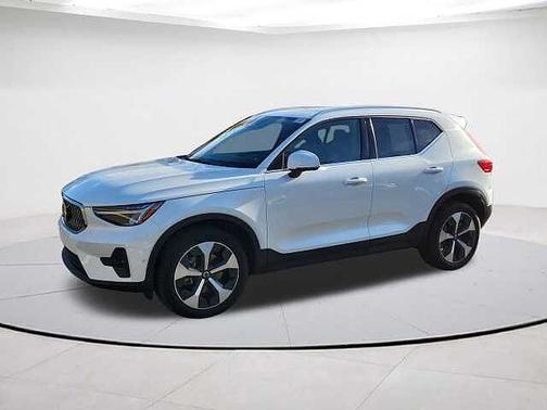 2025 Volvo XC40 Plus