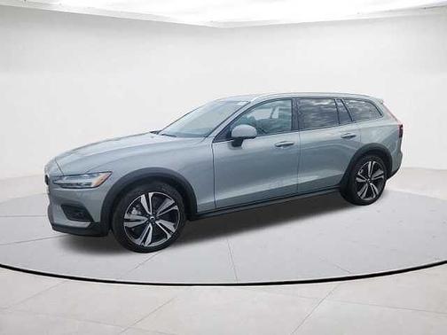2025 Volvo V60 Cross Country Plus