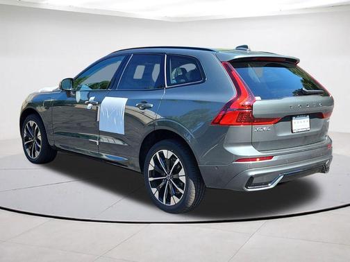 Forest Green 2026 Volvo XC60 Plug-In Hybrid T8 Ultra