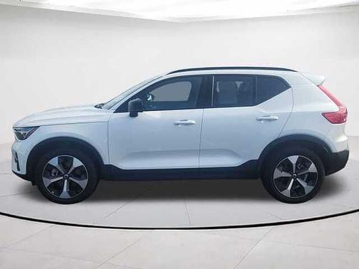 Crystal White Pearl 2025 Volvo XC40 B5 Plus Dark Theme