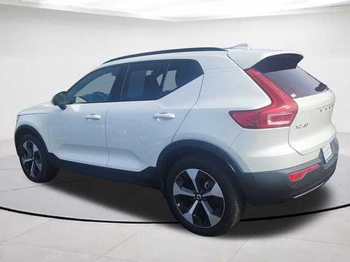 Crystal White Pearl 2025 Volvo XC40 B5 Plus Dark Theme
