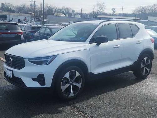 2025 Volvo XC40 Plus