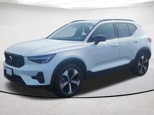 2025 Volvo XC40 Plus