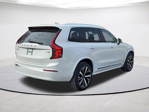 2026 Volvo XC90 B6 Core
