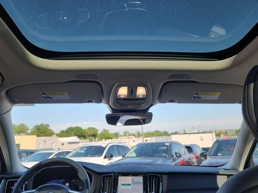 Onyx Black Metallic 2025 Volvo XC60 B5 Core