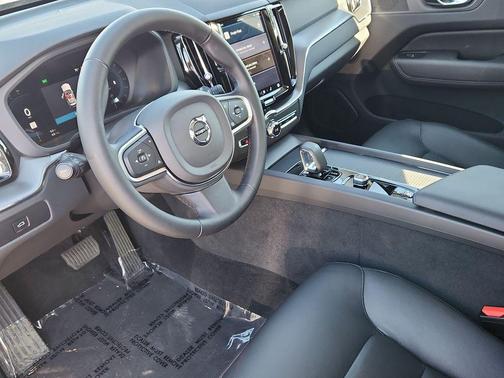 Onyx Black Metallic 2025 Volvo XC60 B5 Core