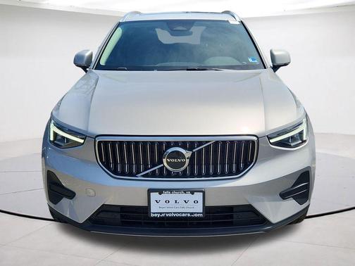 Silver 2025 Volvo XC40 B5 Core Bright Theme