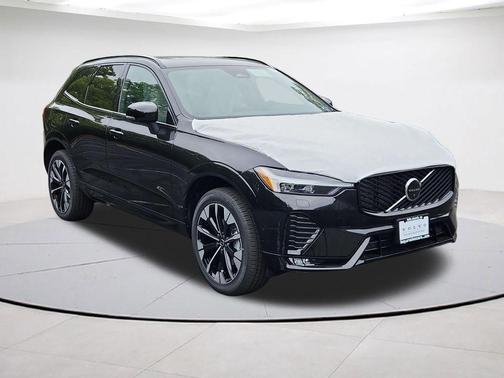 Onyx Black Metallic 2026 Volvo XC60 B5 Plus