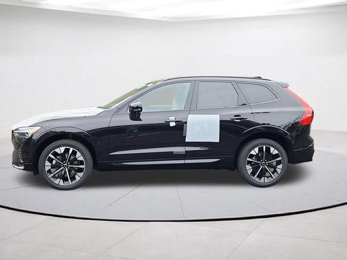 Onyx Black Metallic 2026 Volvo XC60 B5 Plus