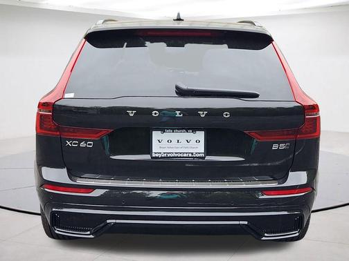 Onyx Black Metallic 2026 Volvo XC60 B5 Plus