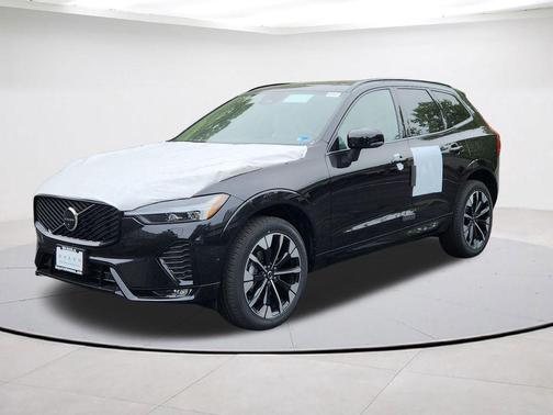 Onyx Black Metallic 2026 Volvo XC60 B5 Plus