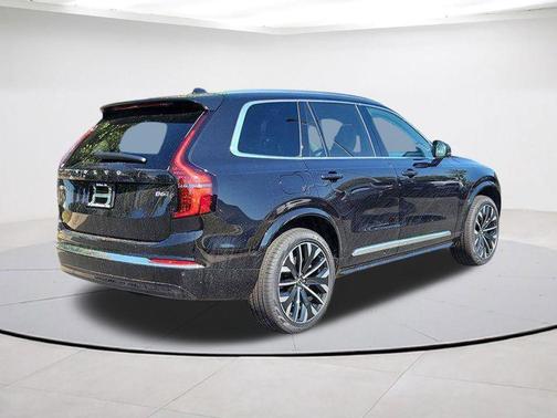 Onyx Black Metallic 2026 Volvo XC90 B6 Ultra 7-Seater
