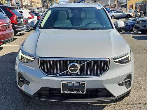 2024 Volvo XC40 Plus