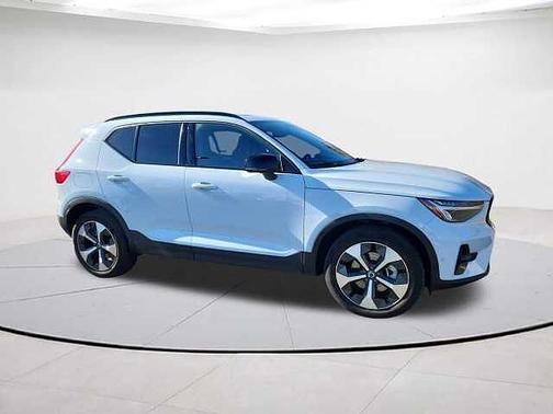 2025 Volvo XC40 Plus