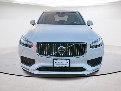 Ice White 2020 Volvo XC90 T6 Momentum 7 Passenger