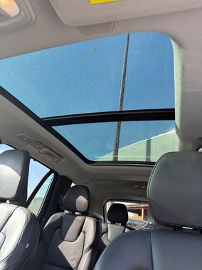 Crystal White Metallic 2023 Volvo XC90 Recharge Plug-In Hybrid T8 Ultimate 6-Seater