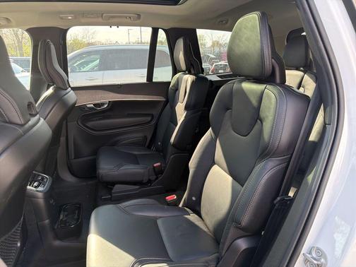 Crystal White Metallic 2023 Volvo XC90 Recharge Plug-In Hybrid T8 Ultimate 6-Seater