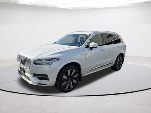 Crystal White Metallic 2023 Volvo XC90 Recharge Plug-In Hybrid T8 Ultimate 6-Seater