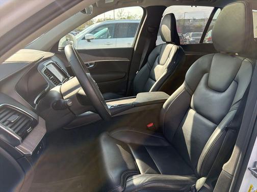 Crystal White Metallic 2023 Volvo XC90 Recharge Plug-In Hybrid T8 Ultimate 6-Seater