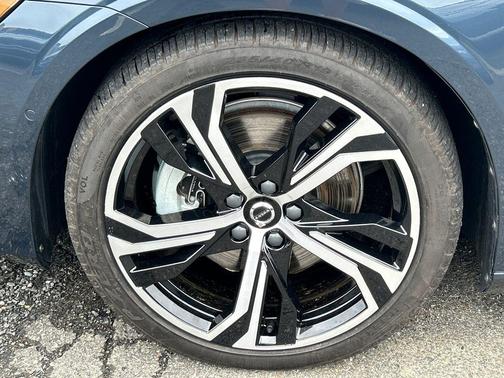 Denim Blue 2024 Volvo S60 B5 Plus Dark Theme