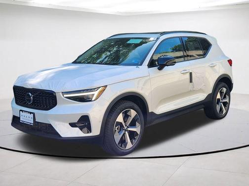 Crystal White 2026 Volvo XC40 B5 Plus
