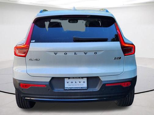 Crystal White 2026 Volvo XC40 B5 Plus
