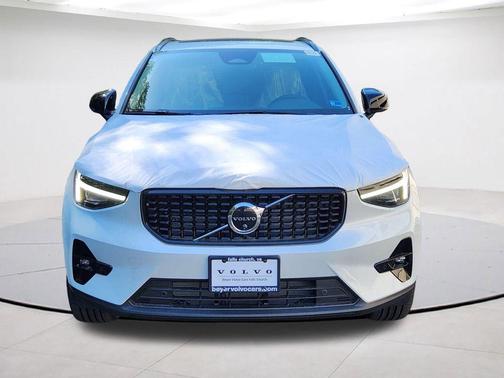 Crystal White 2026 Volvo XC40 B5 Plus