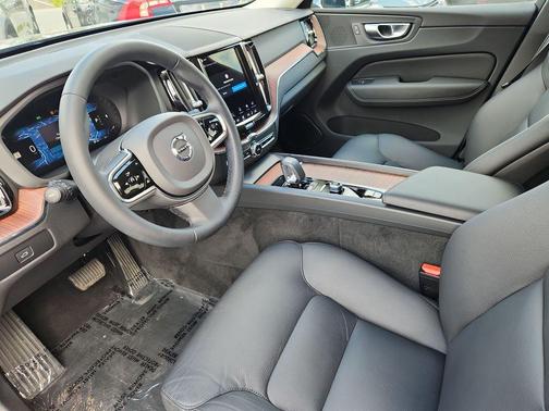 Denim Blue Metallic 2023 Volvo XC60 B5 Plus Bright Theme