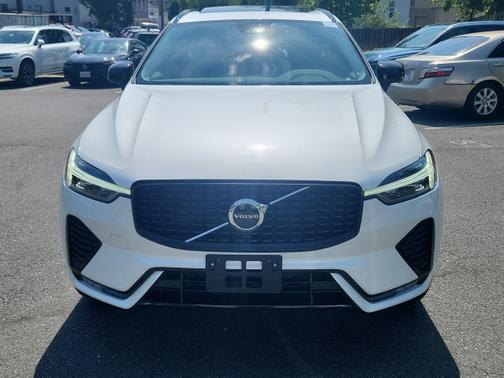 2025 Volvo XC60 B5 Core