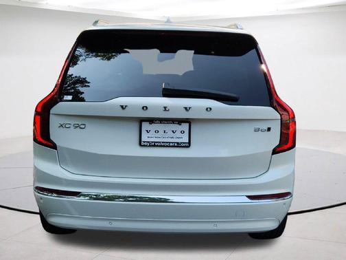 Crystal White Pearl 2026 Volvo XC90 B6 Ultra 7-Seater